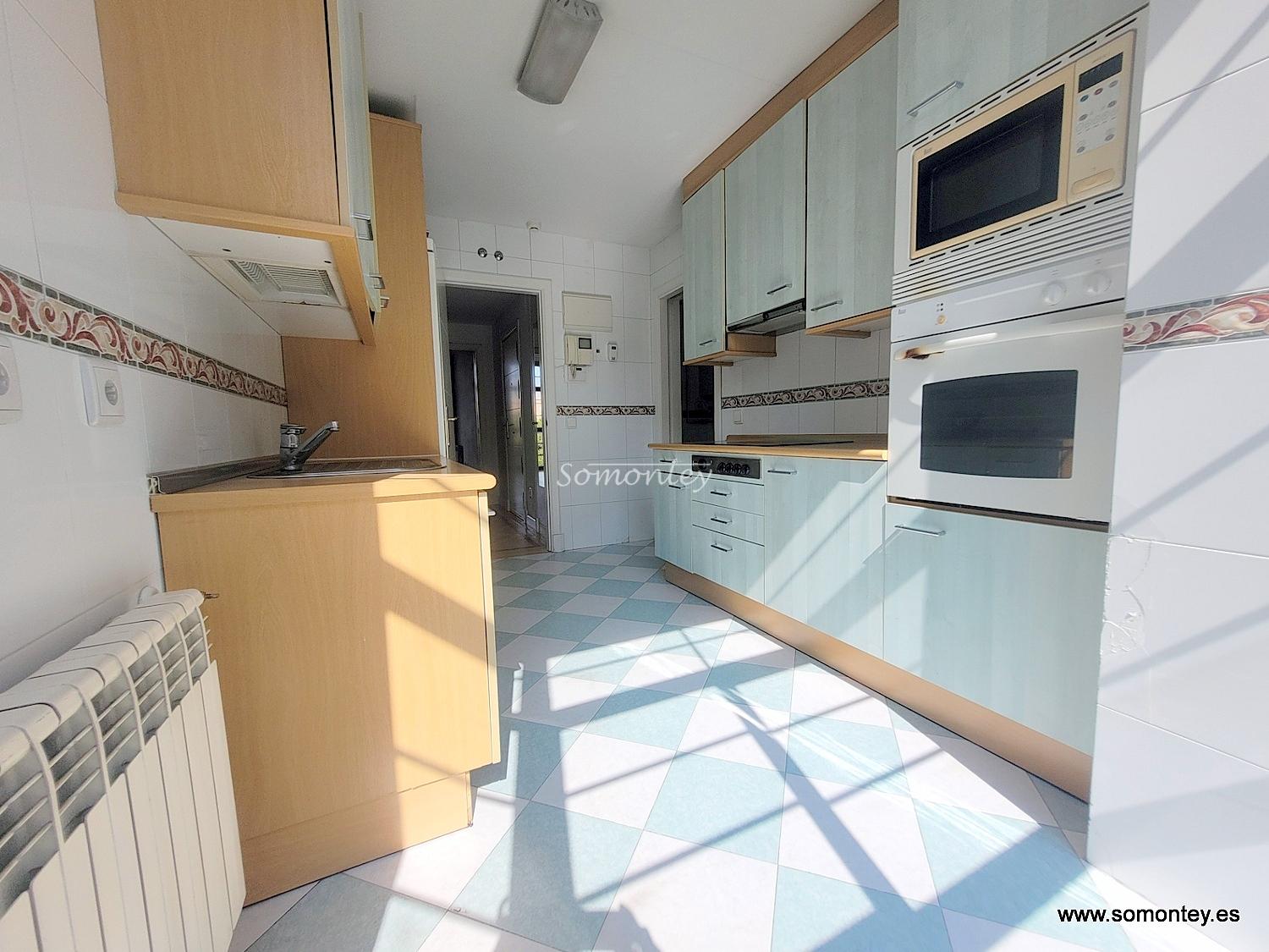 2 dormitorios, piscina, garaje y trastero