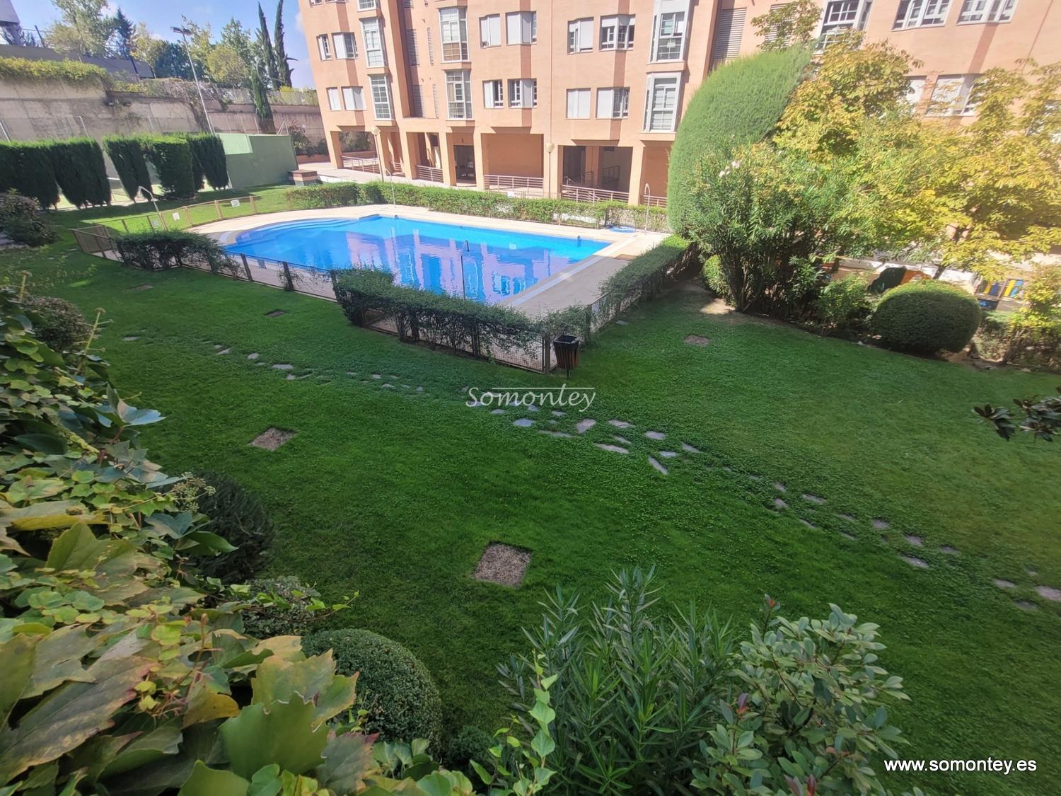 2 dormitorios, piscina, garaje y trastero