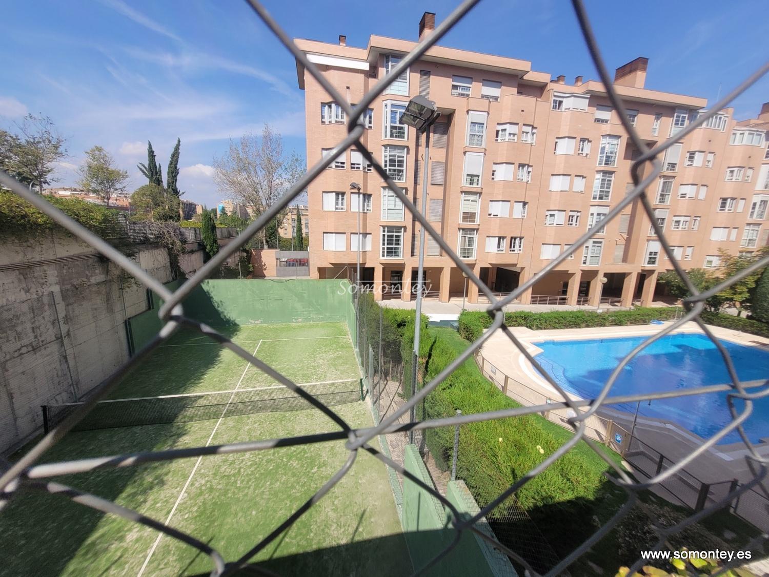 2 dormitorios, piscina, garaje y trastero