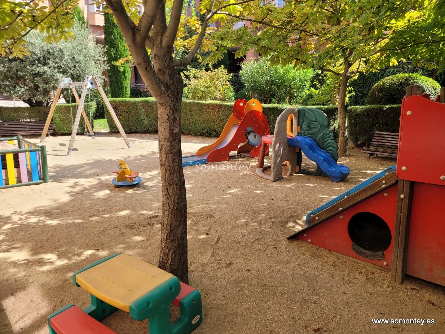 2 dormitorios, piscina, garaje y trastero