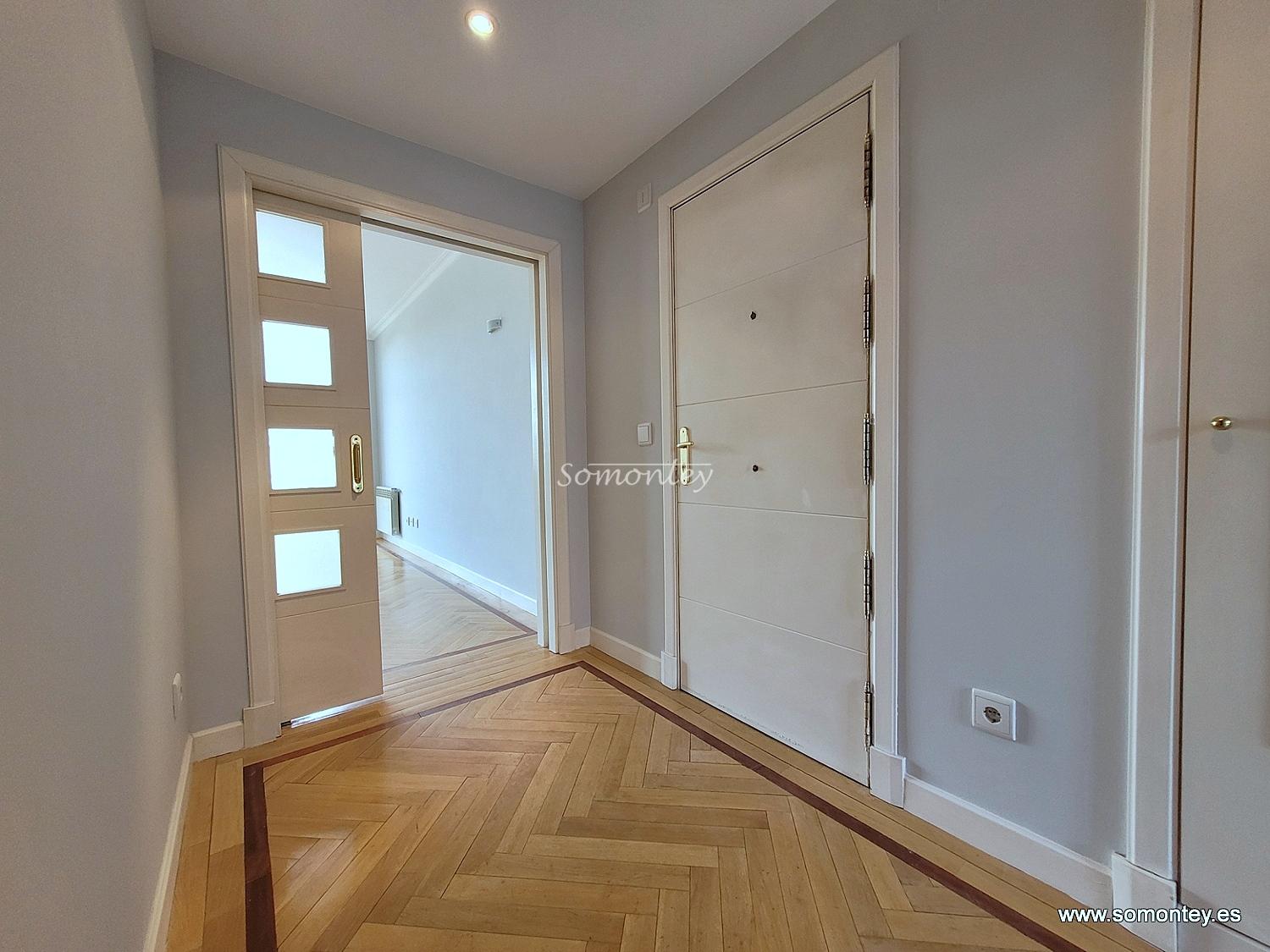 2 dormitorios, piscina, garaje y trastero