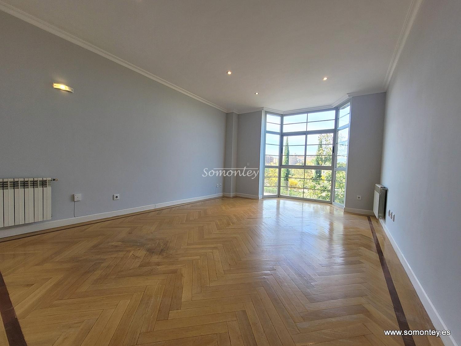 2 dormitorios, piscina, garaje y trastero