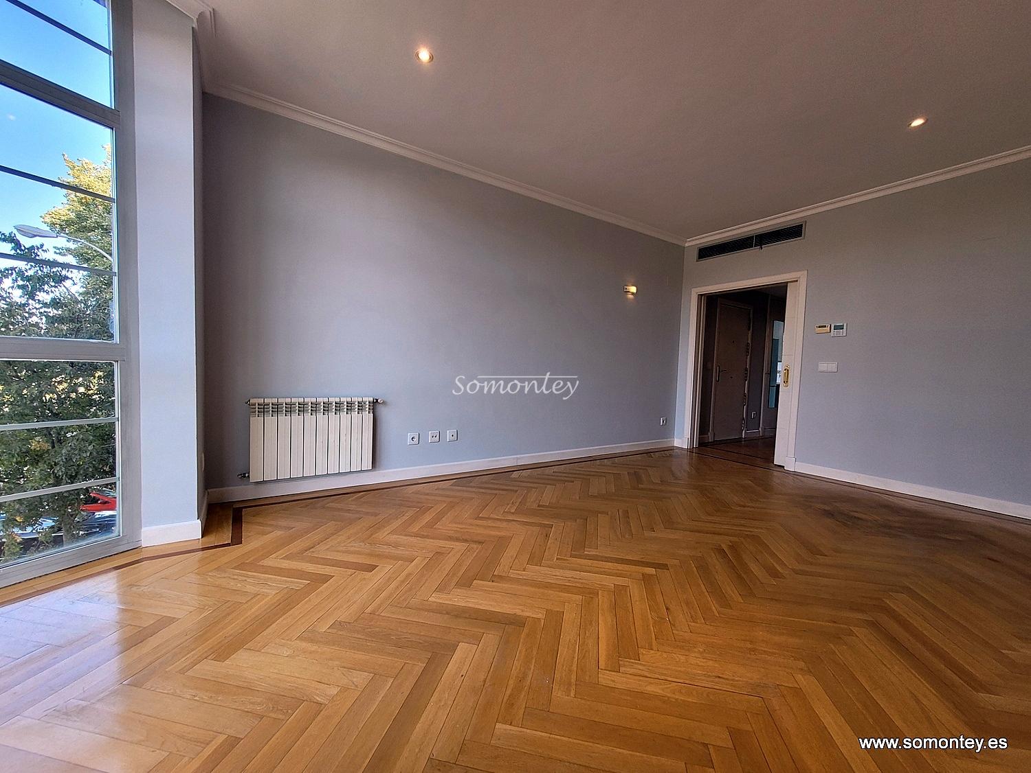 2 dormitorios, piscina, garaje y trastero