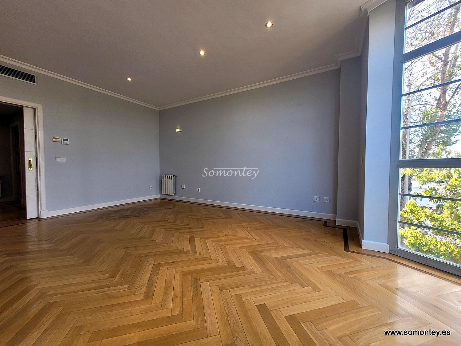 2 dormitorios, piscina, garaje y trastero