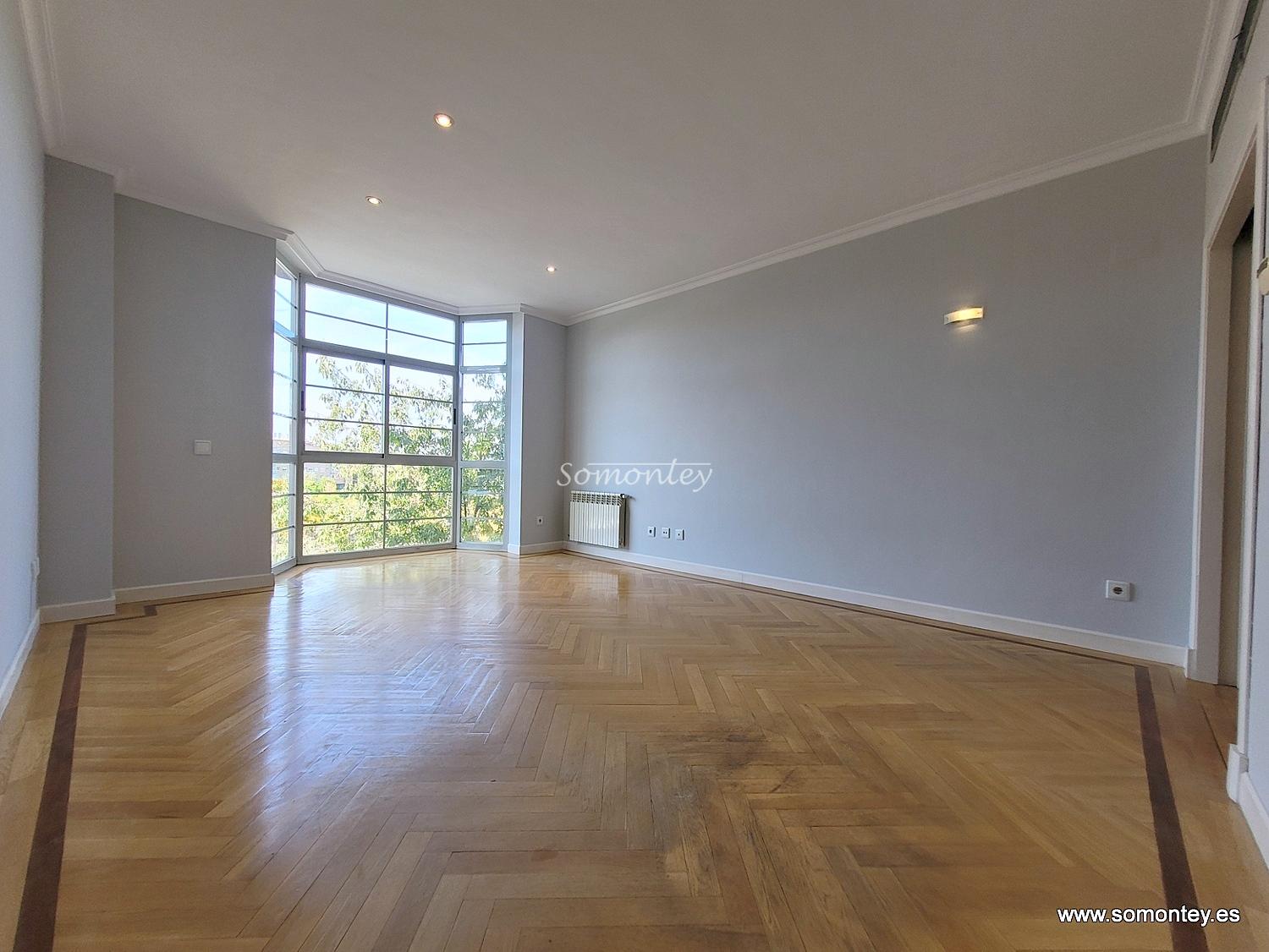 2 dormitorios, piscina, garaje y trastero