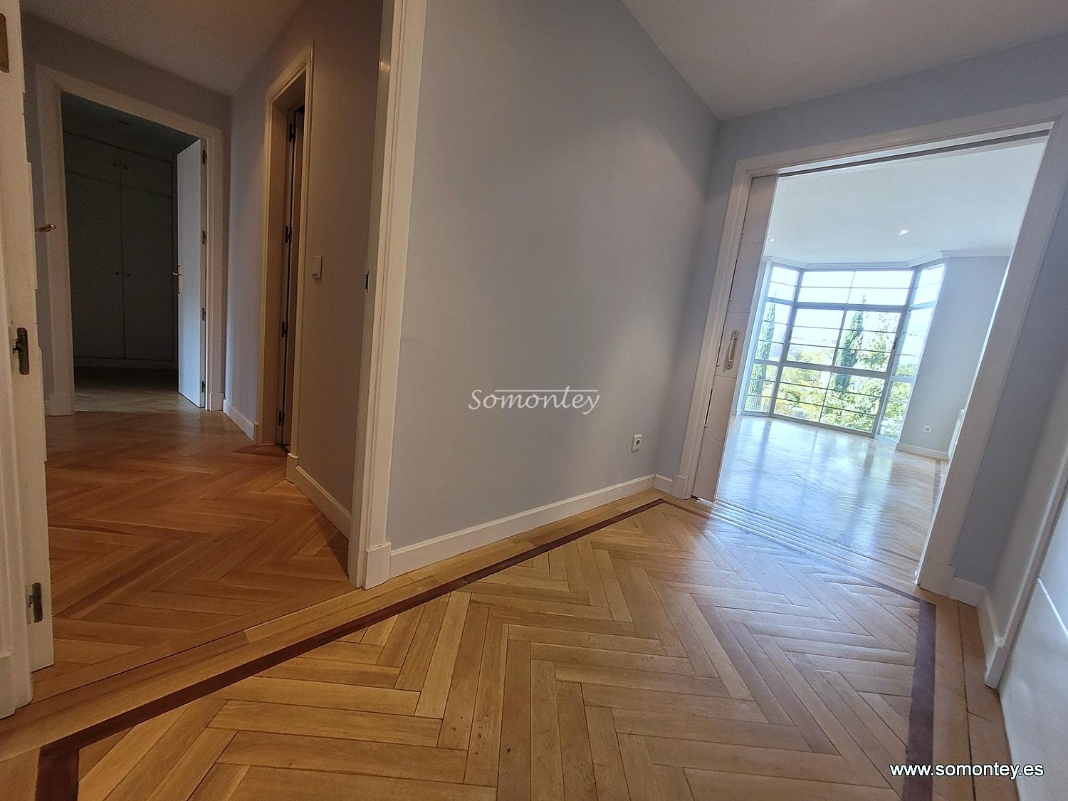 2 dormitorios, piscina, garaje y trastero