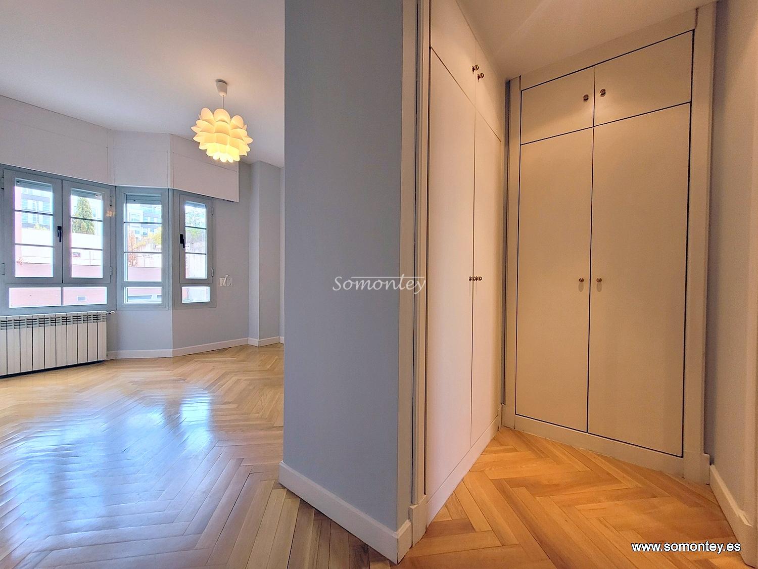 2 dormitorios, piscina, garaje y trastero