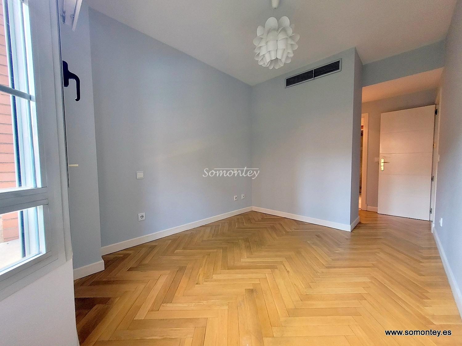 2 dormitorios, piscina, garaje y trastero