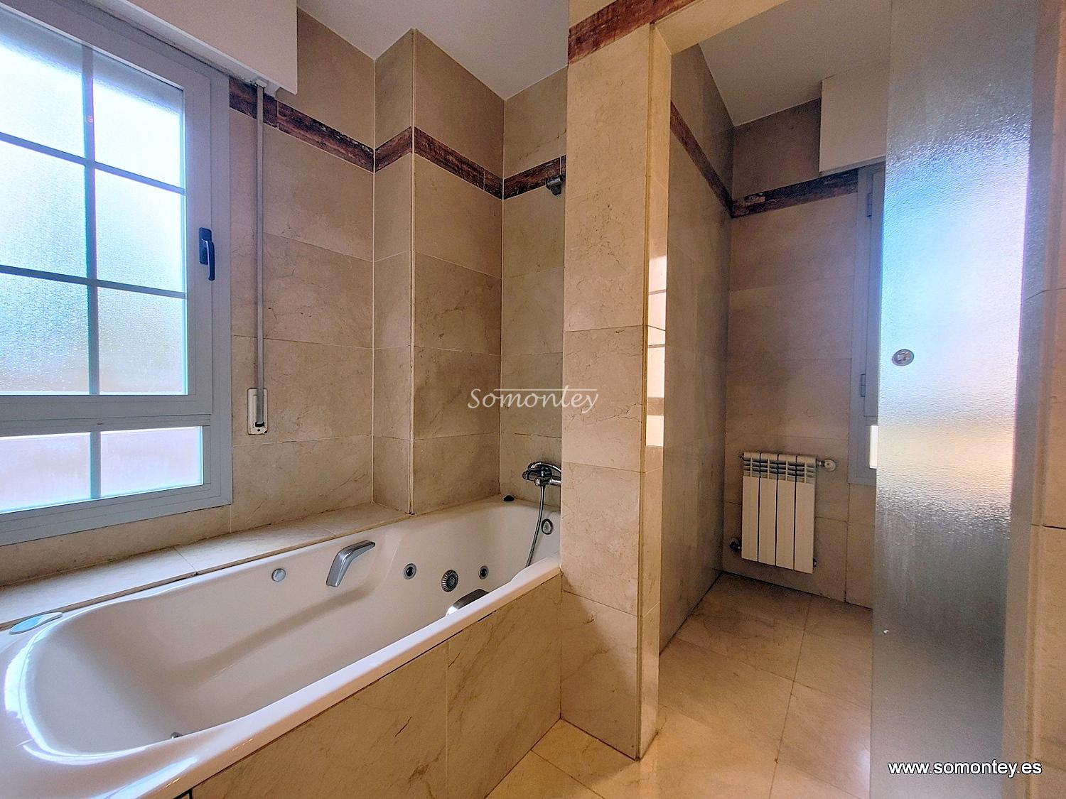 2 dormitorios, piscina, garaje y trastero