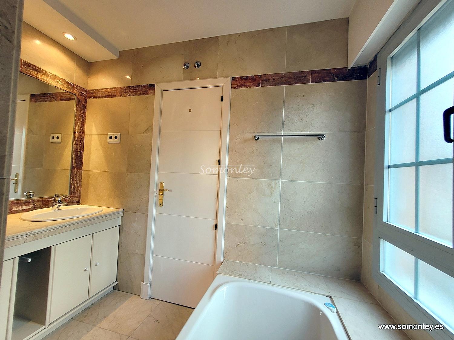 2 dormitorios, piscina, garaje y trastero