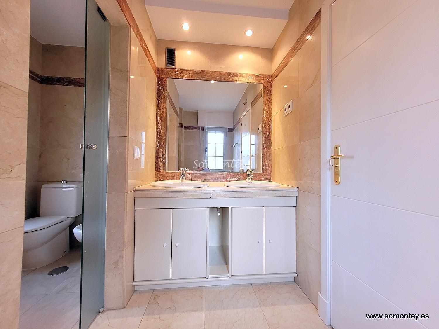 2 dormitorios, piscina, garaje y trastero