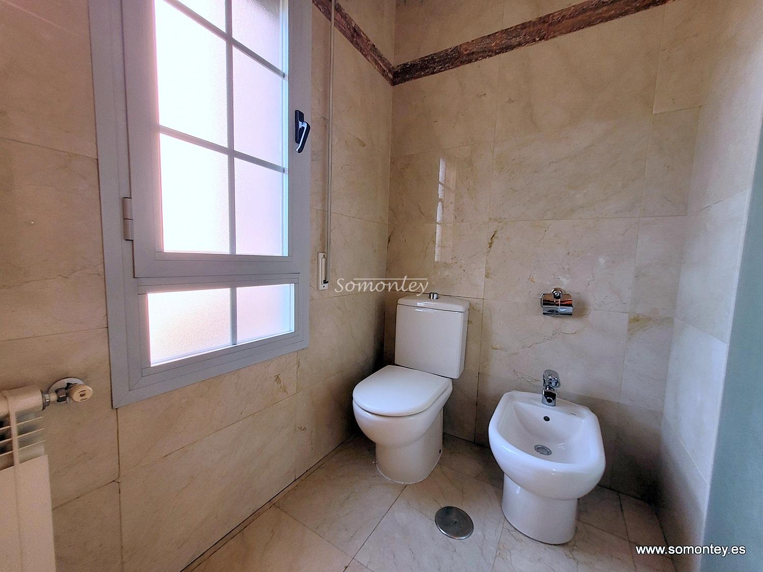 2 dormitorios, piscina, garaje y trastero