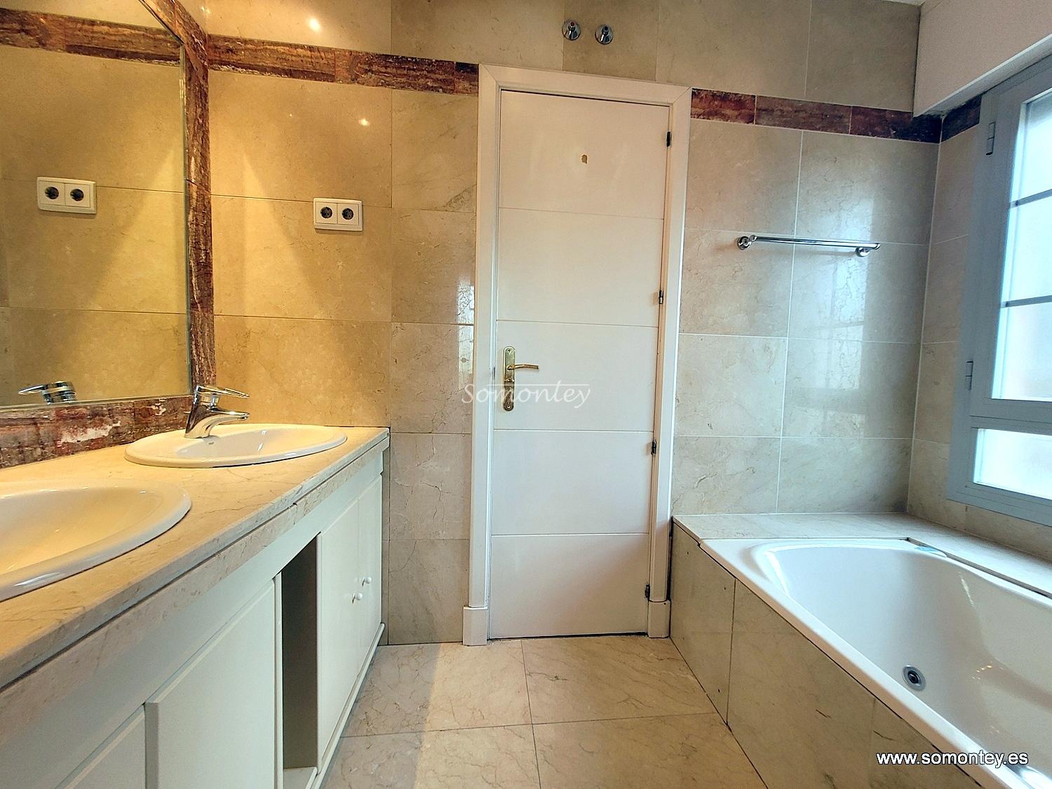 2 dormitorios, piscina, garaje y trastero