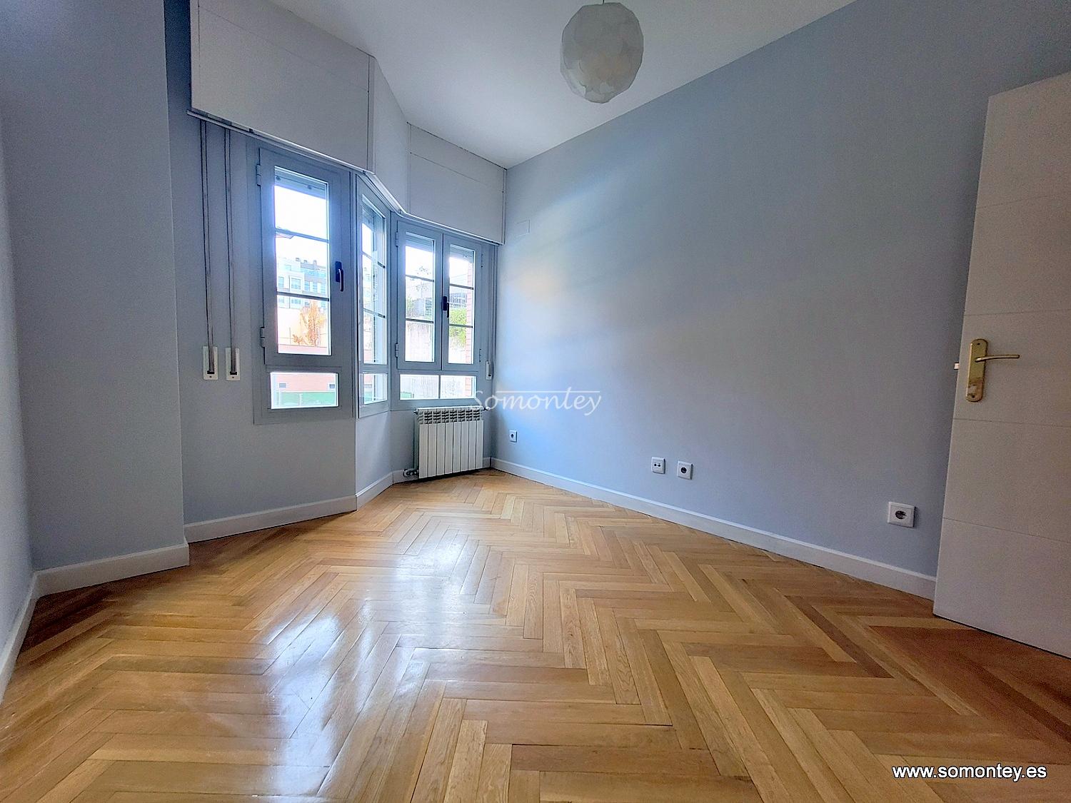 2 dormitorios, piscina, garaje y trastero