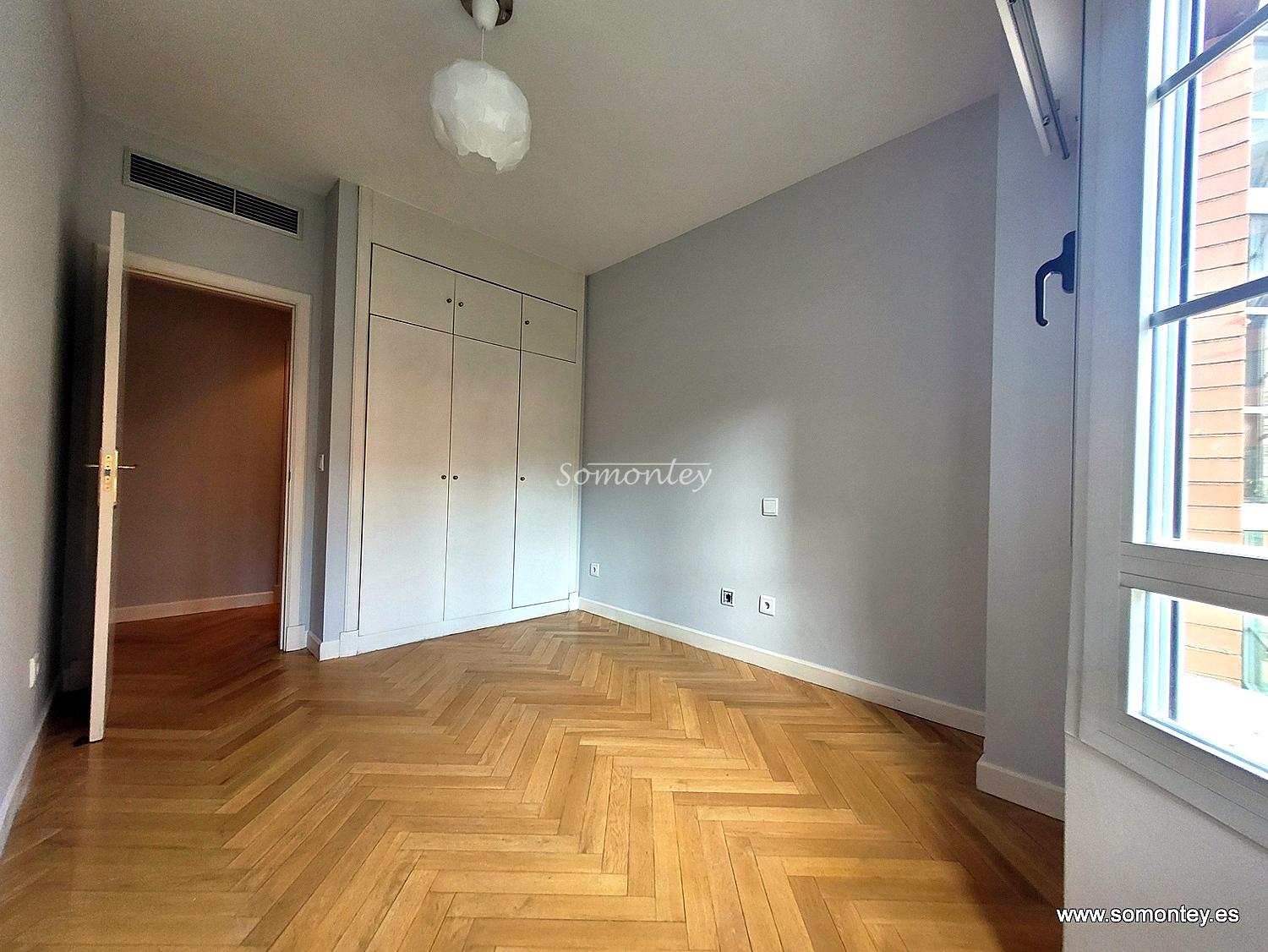 2 dormitorios, piscina, garaje y trastero