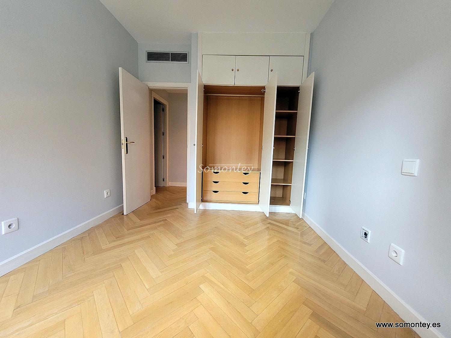 2 dormitorios, piscina, garaje y trastero