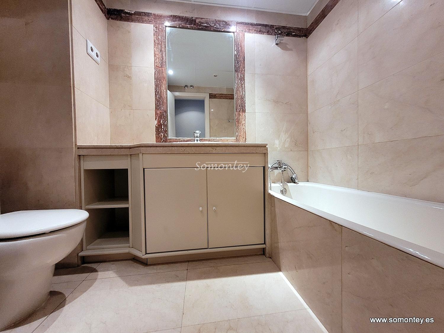 2 dormitorios, piscina, garaje y trastero