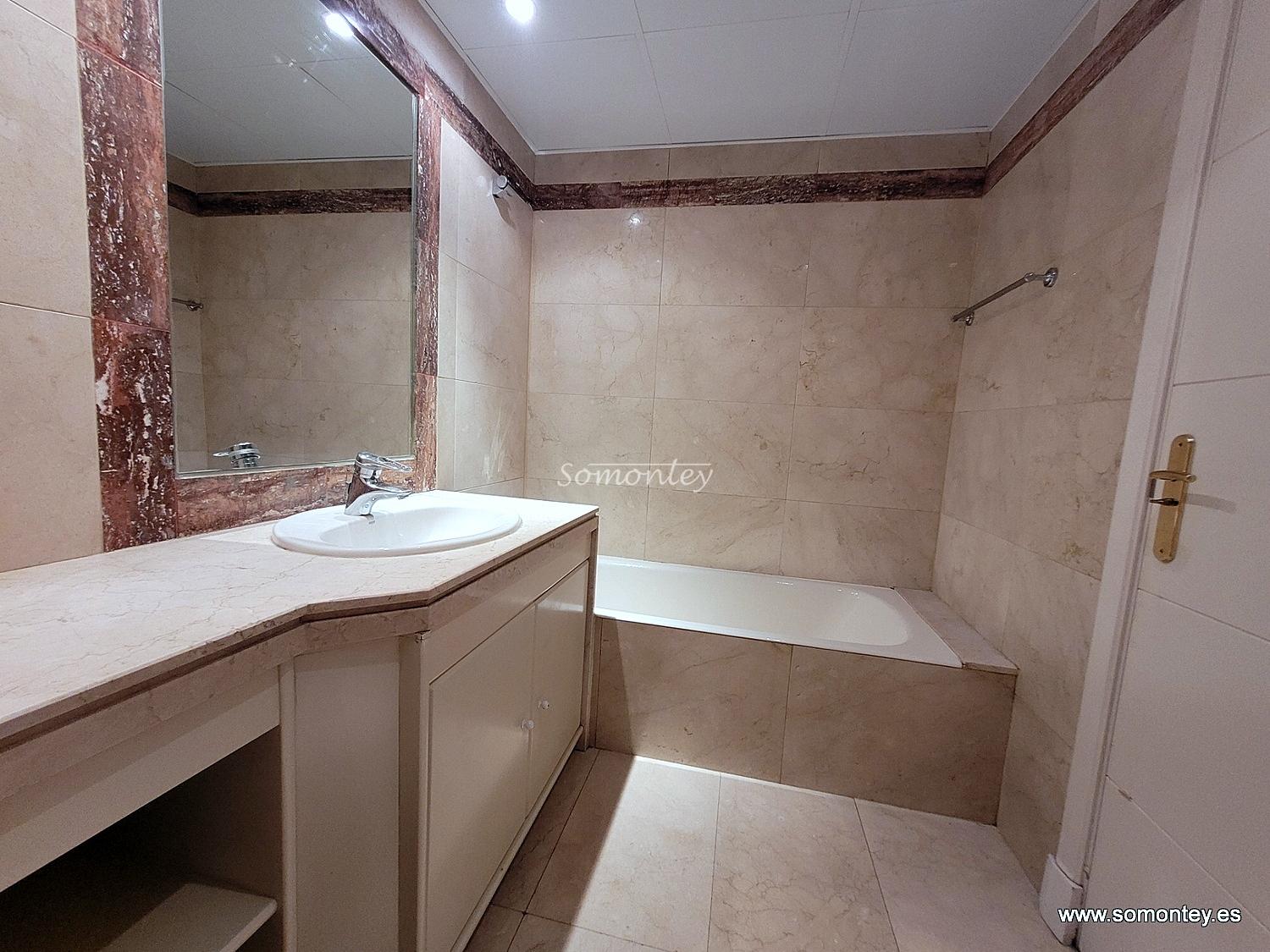 2 dormitorios, piscina, garaje y trastero