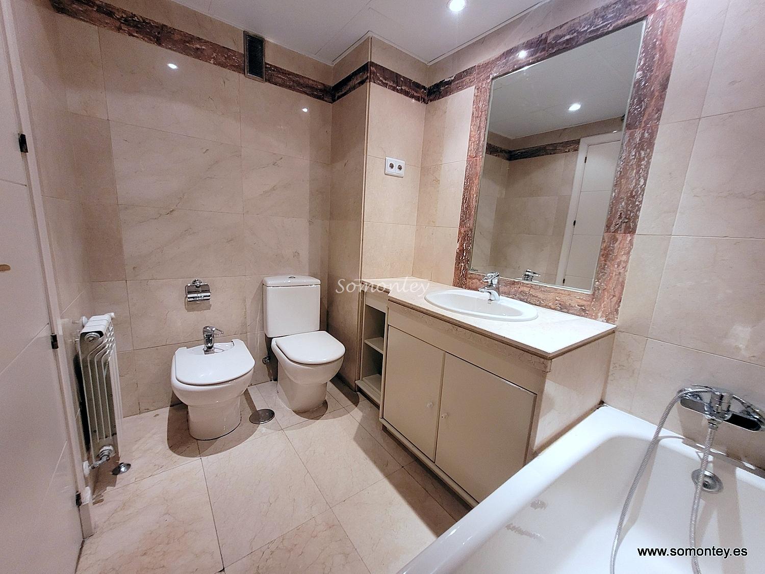 2 dormitorios, piscina, garaje y trastero