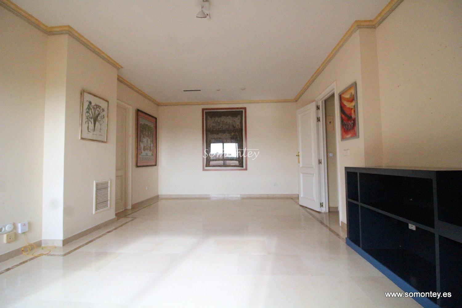 Amplio piso un dormitorio